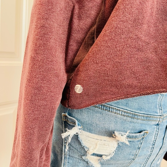 Z by ZELLA CROP RUSTY RED RAW EDGE HEM LIGHTWEIGHT SOFT COMFY LONG-SLEEVE HOODIE - Picture 4 of 7